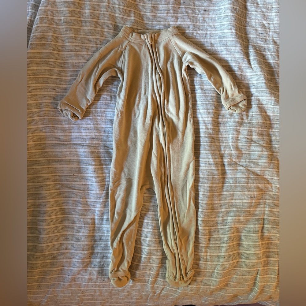 Goumi Kids Footed Onesie